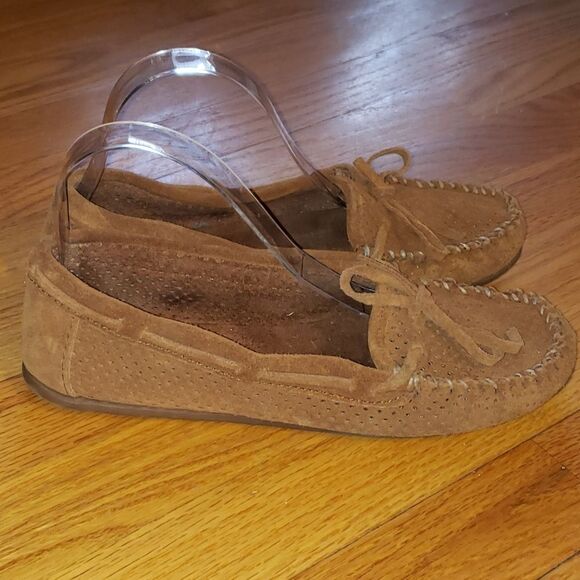 MINNETONKA tan leather Moccasin slippers - Picture 1 of 7